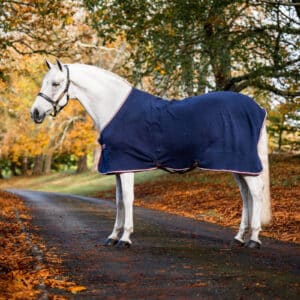 Horseware Ireland Abschwitzdecke Embossed Jersey Cooler Fleecedecke 160 (7&apos;0) Navy HW Print / Burgandy & White